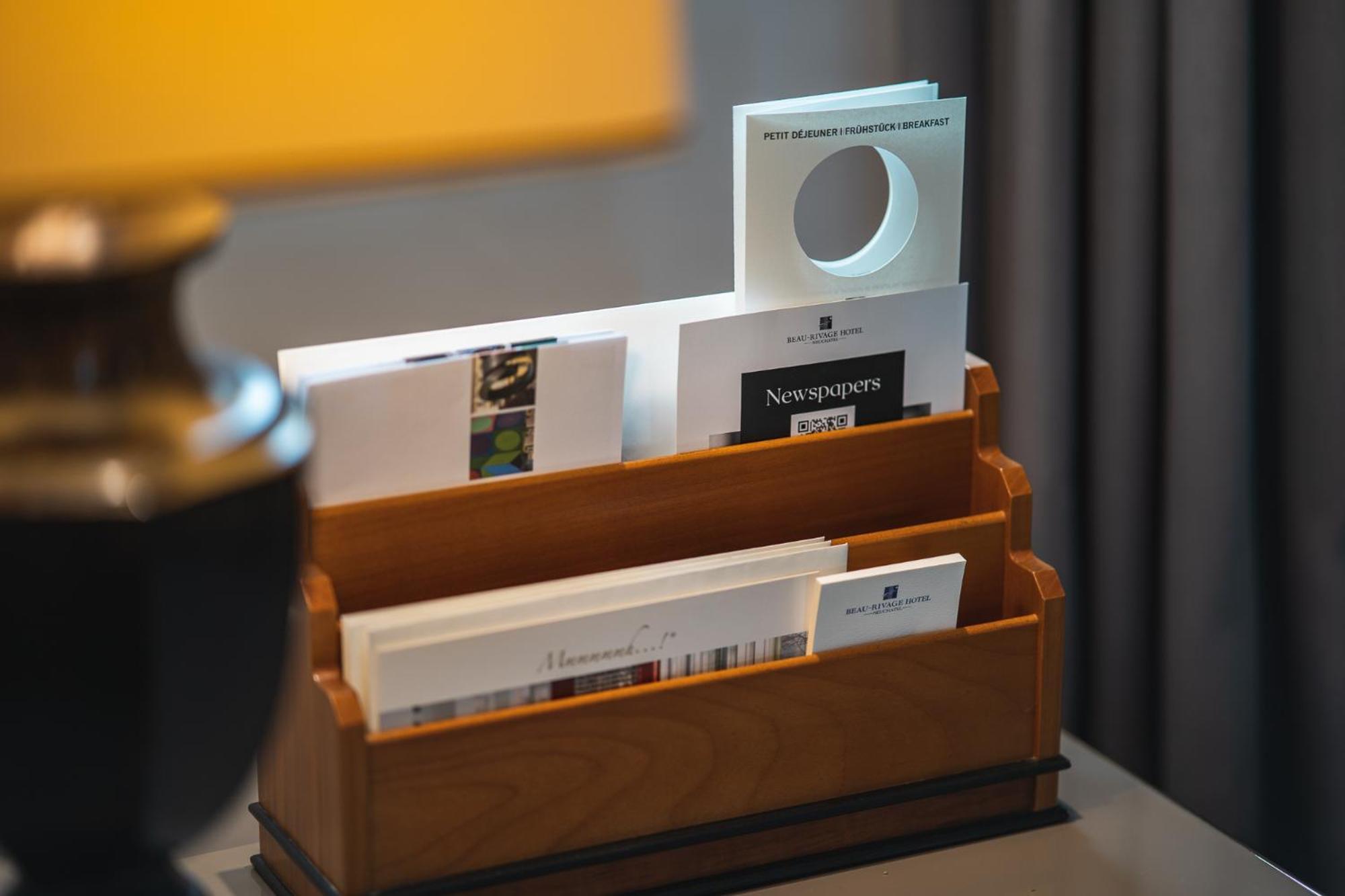 Beau Rivage Hotel Neuchâtel Exteriör bild A magazine rack