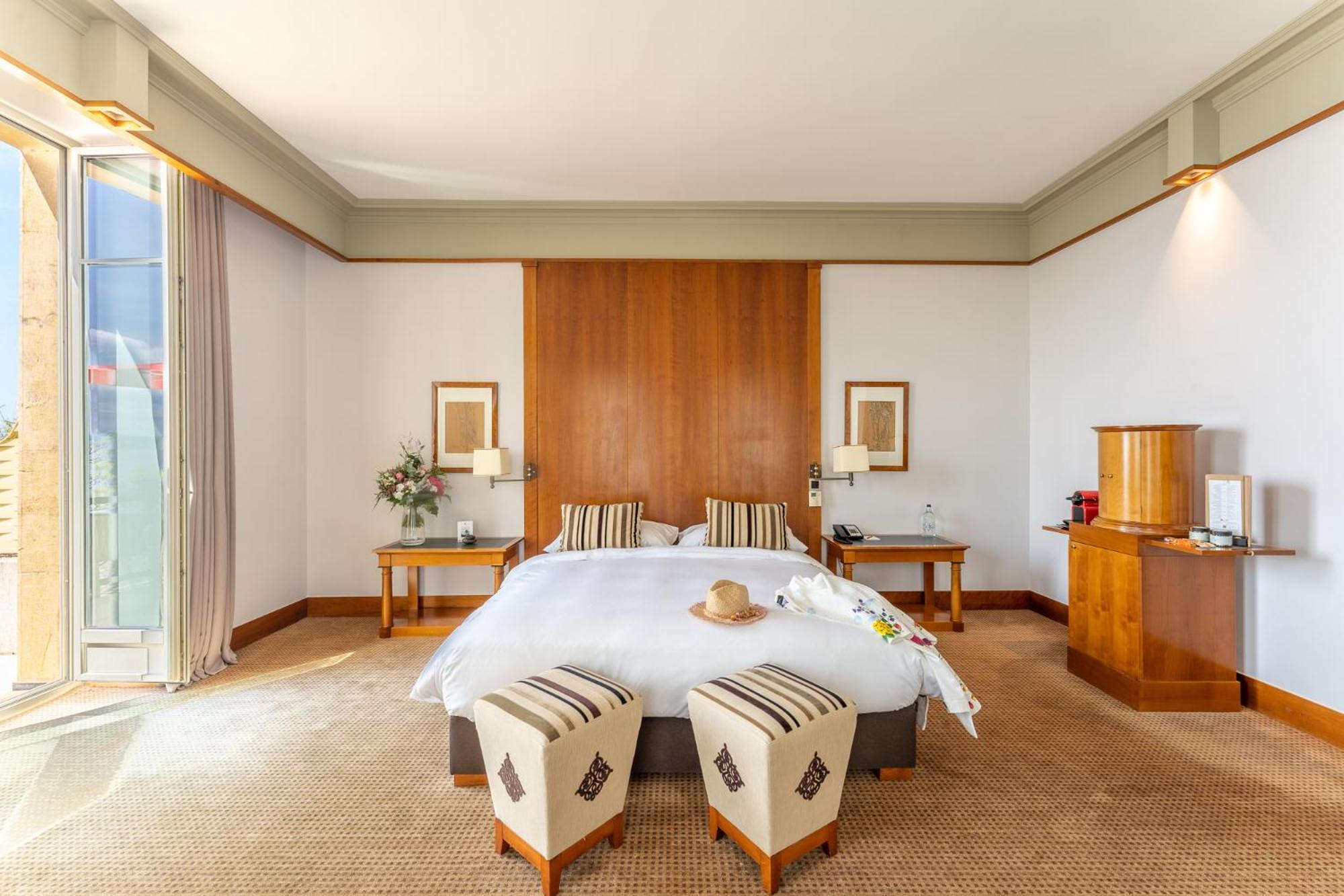 Beau Rivage Hotel Neuchâtel Exteriör bild A bedroom at the hotel