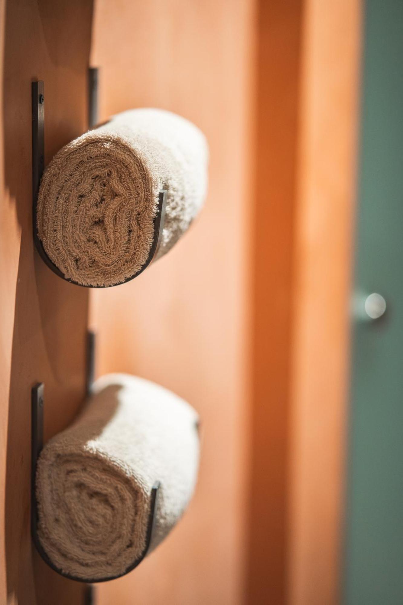 Beau Rivage Hotel Neuchâtel Exteriör bild A door stop