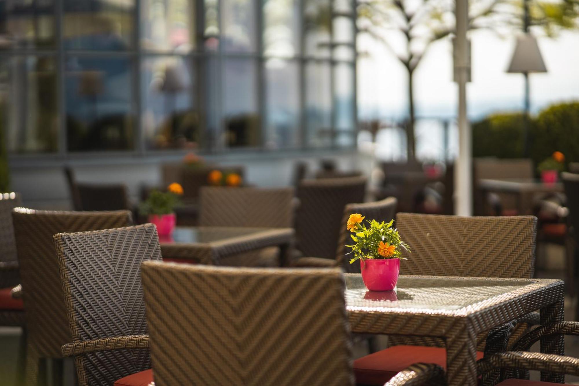 Beau Rivage Hotel Neuchâtel Exteriör bild The Terrace