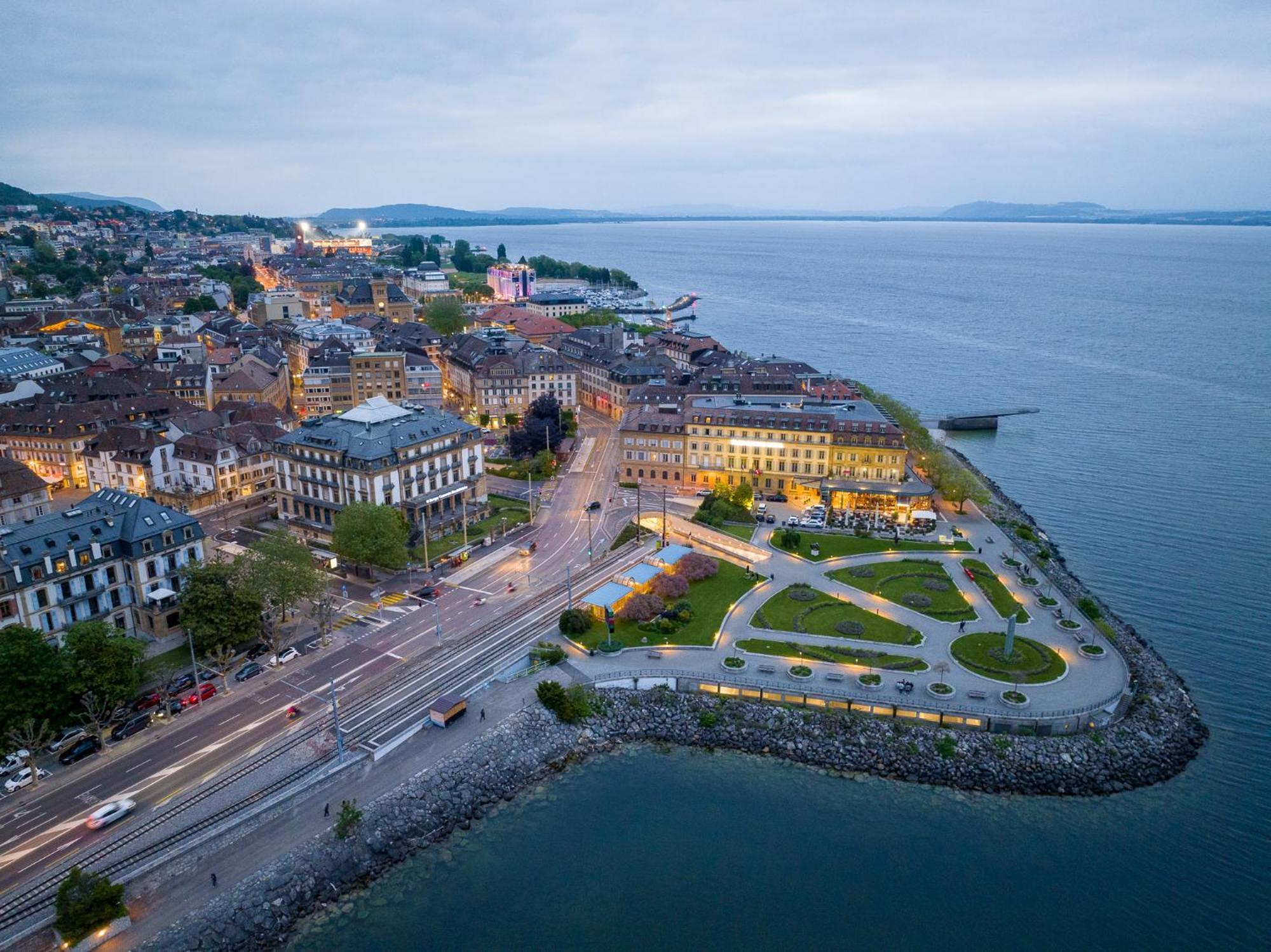 Beau Rivage Hotel Neuchâtel Exteriör bild Aerial view of the town