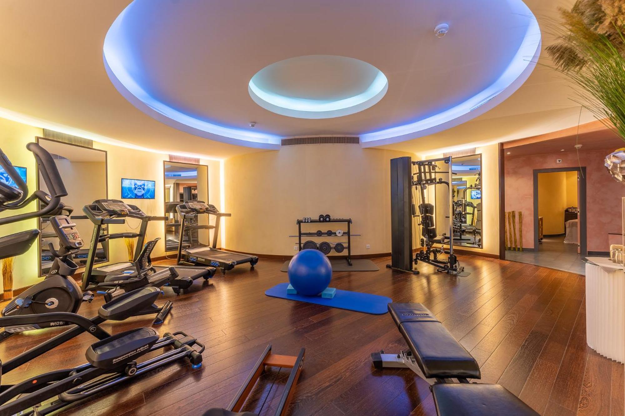 Beau Rivage Hotel Neuchâtel Exteriör bild The gym at the hotel