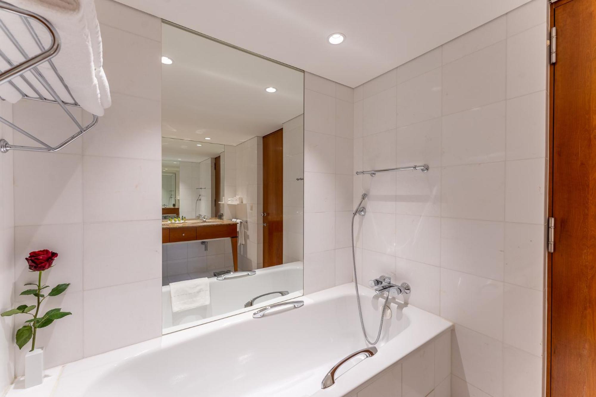 Beau Rivage Hotel Neuchâtel Exteriör bild Bathroom