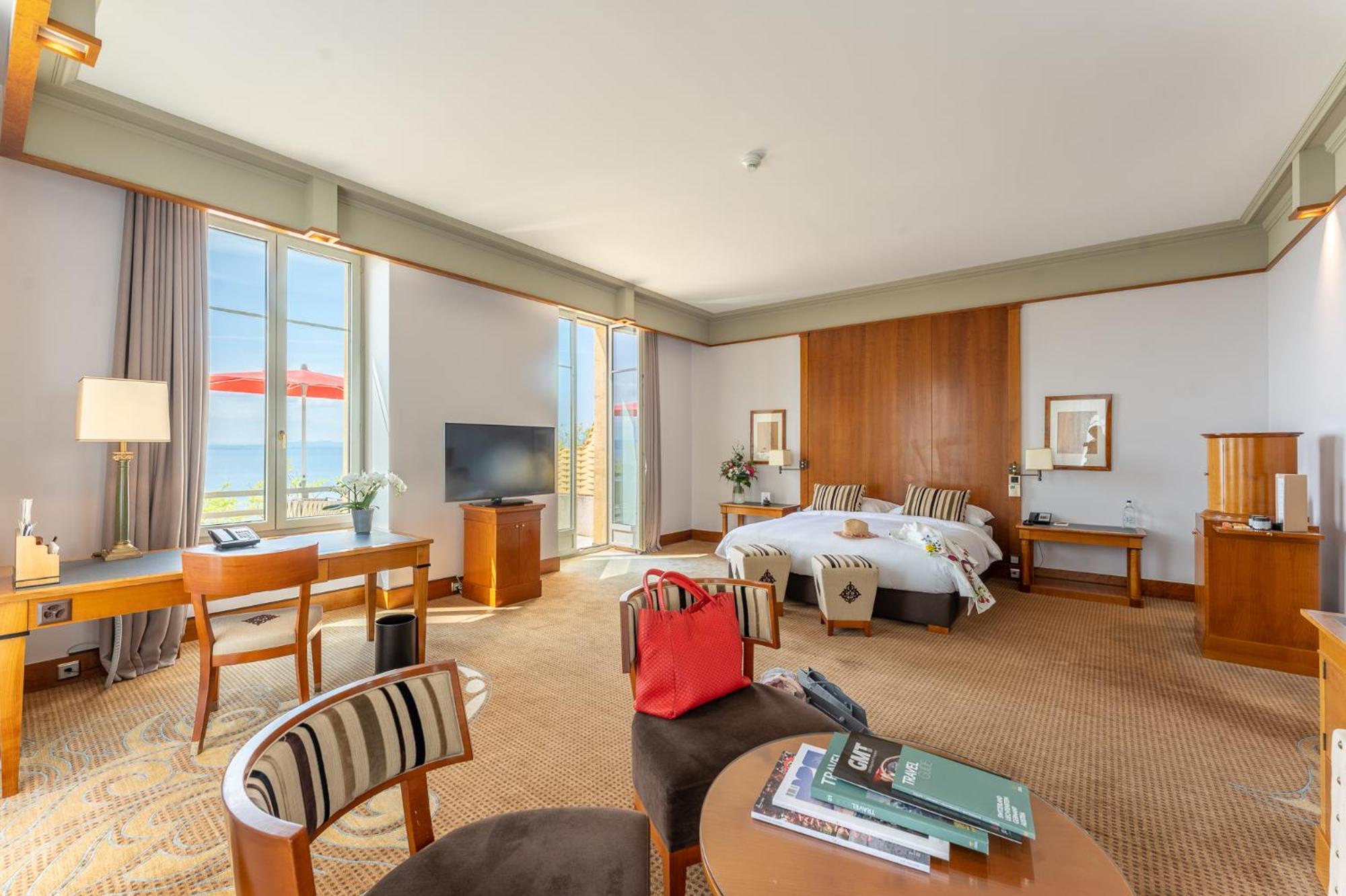 Beau Rivage Hotel Neuchâtel Exteriör bild A suite at the hotel