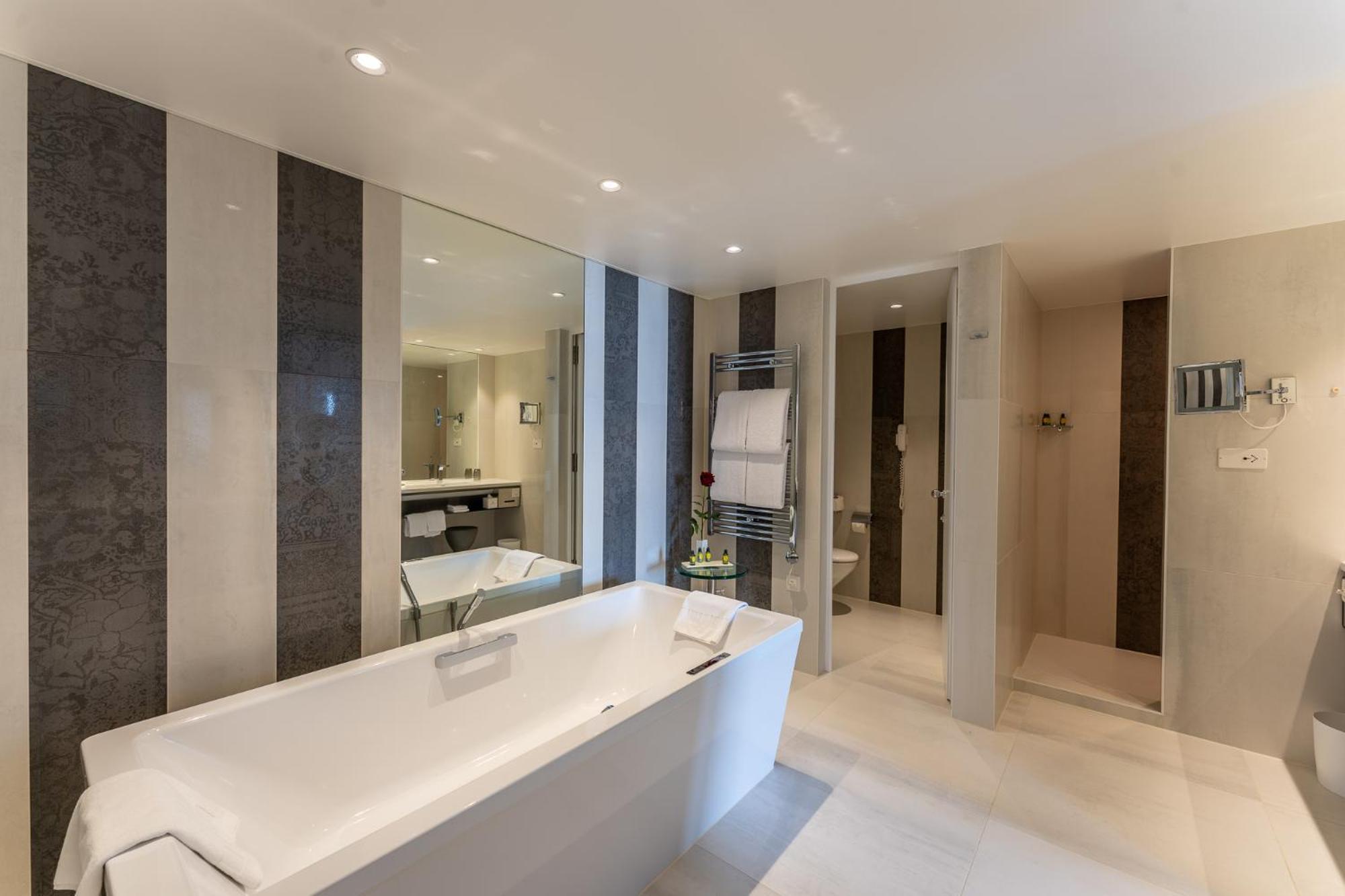 Beau Rivage Hotel Neuchâtel Exteriör bild Bathroom