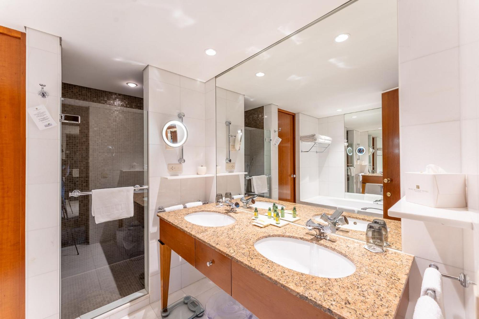 Beau Rivage Hotel Neuchâtel Exteriör bild Bathroom